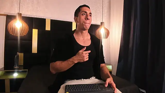 Snapshot of Lucio__Fox chatting on 04.21.26 Lucio Fox online show from 04.21.26