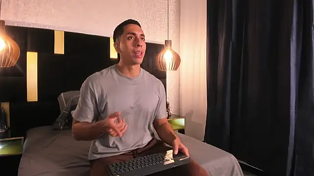 Snapshot of Lucio__Fox chatting on 04.29.26 Lucio Fox online show from 04.29.26
