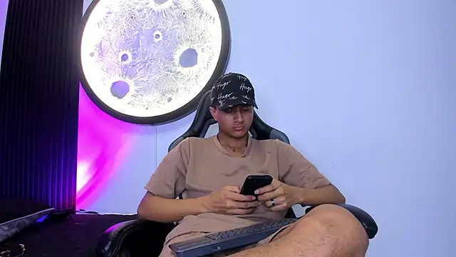  Leohot  online show from 11.19.25