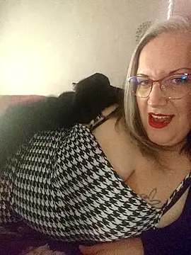 Snapshot of Feelineducentre chatting on 01.05.26 Feelineducentre online show from 01.05.26