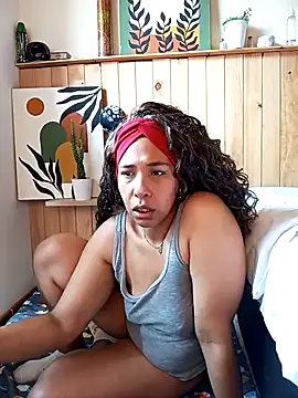 IVONNE COLLINS33 online show from 10.28.25