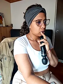 IVONNE COLLINS33 online show from 11.26.25