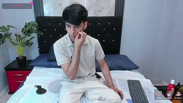 Snapshot of OnlyJos chatting on 09.14.25 OnlyJos online show from 09.14.25