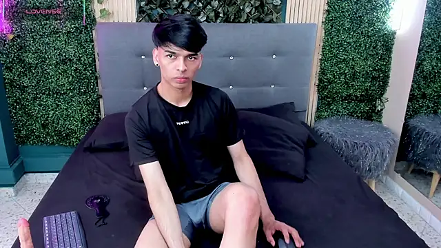 Snapshot of OnlyJos chatting on 09.15.25 OnlyJos online show from 09.15.25