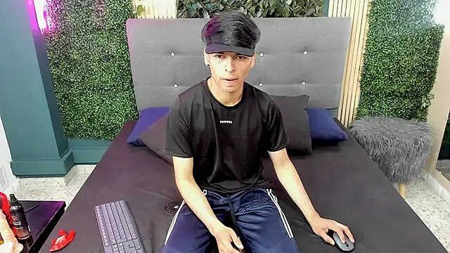 Snapshot of OnlyJos chatting on 09.23.25 OnlyJos online show from 09.23.25