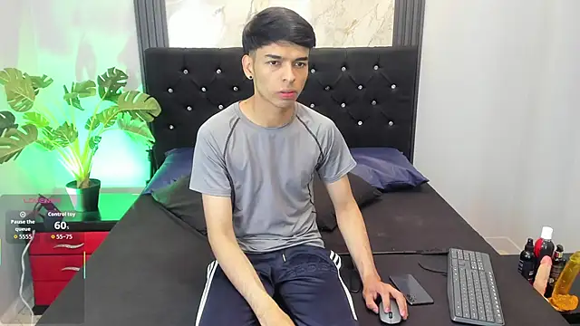 Snapshot of OnlyJos chatting on 09.27.25 OnlyJos online show from 09.27.25