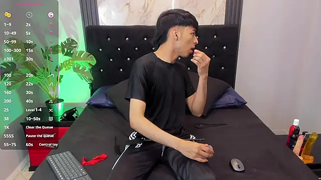 Snapshot of OnlyJos chatting on 09.28.25 OnlyJos online show from 09.28.25