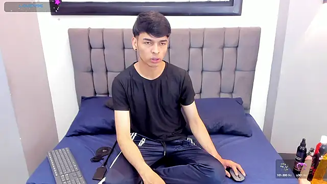 Snapshot of OnlyJos chatting on 10.01.25 OnlyJos online show from 10.01.25