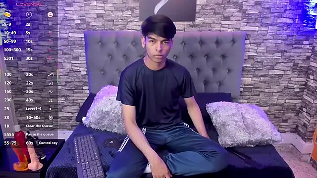 Snapshot of OnlyJos chatting on 10.09.25 OnlyJos online show from 10.09.25