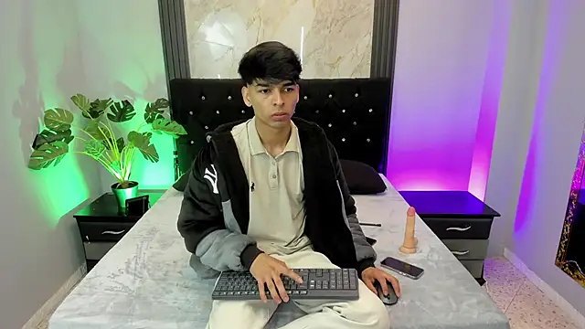 Snapshot of OnlyJos chatting on 10.12.25 OnlyJos online show from 10.12.25