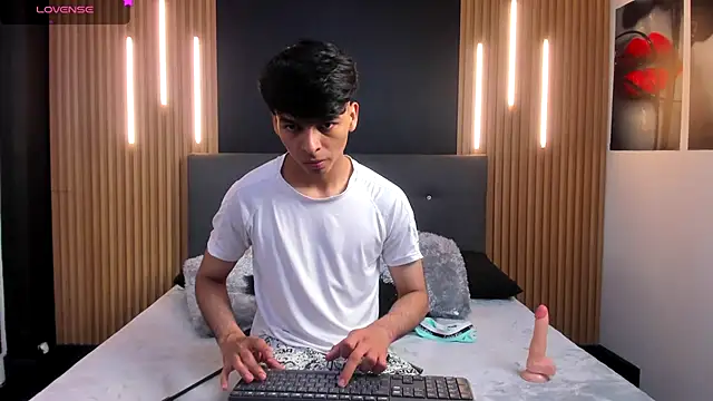 Snapshot of OnlyJos chatting on 10.13.25 OnlyJos online show from 10.13.25