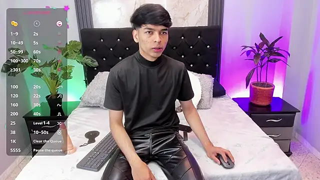 Snapshot of OnlyJos chatting on 10.19.25 OnlyJos online show from 10.19.25