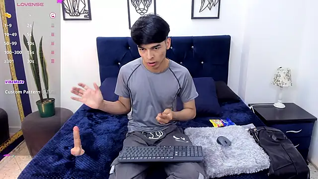 Snapshot of OnlyJos chatting on 10.24.25 OnlyJos online show from 10.24.25