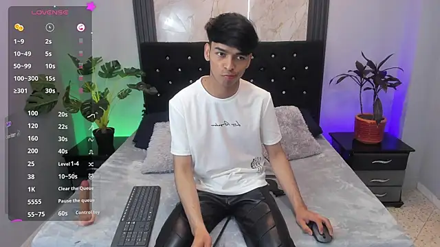 Snapshot of OnlyJos chatting on 10.26.25 OnlyJos online show from 10.26.25