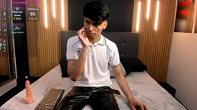 Snapshot of OnlyJos chatting on 10.28.25 OnlyJos online show from 10.28.25