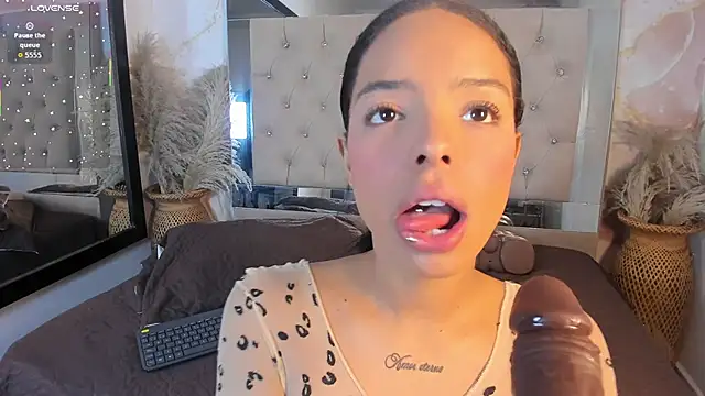 Luna Tylor online show from 11.13.25