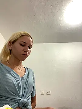 Bruna551 online show from 12.15.25