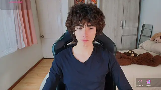 Nude Boy18 online show from 12.21.25