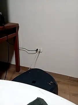 Snapshot of Vianquitaxxo chatting on 10.27.25 Vianquitaxxo online show from 10.27.25