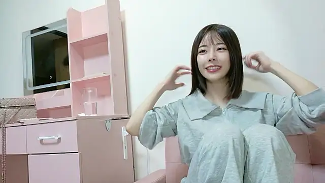 Snapshot of Menes_daisuki chatting on 10.27.25 Menes daisuki online show from 10.27.25