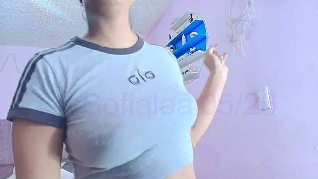 Snapshot of MiSofialeal chatting on 05.27.26 MiSofialeal online show from 05.27.26