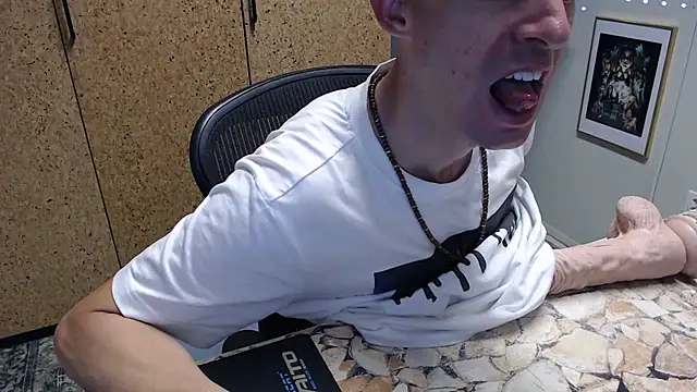 Snapshot of sakiramissy chatting on 09.09.25 sakiramissy online show from 09.09.25