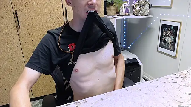 Snapshot of sakiramissy chatting on 09.17.25 sakiramissy online show from 09.17.25