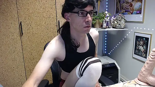 Snapshot of sakiramissy chatting on 09.30.25 sakiramissy online show from 09.30.25