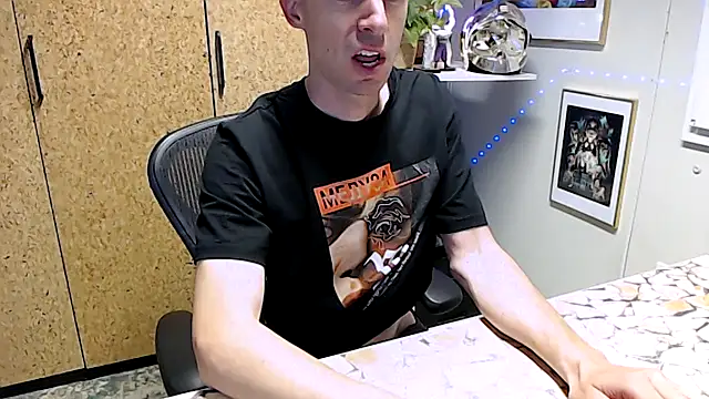 Snapshot of sakiramissy chatting on 10.07.25 sakiramissy online show from 10.07.25