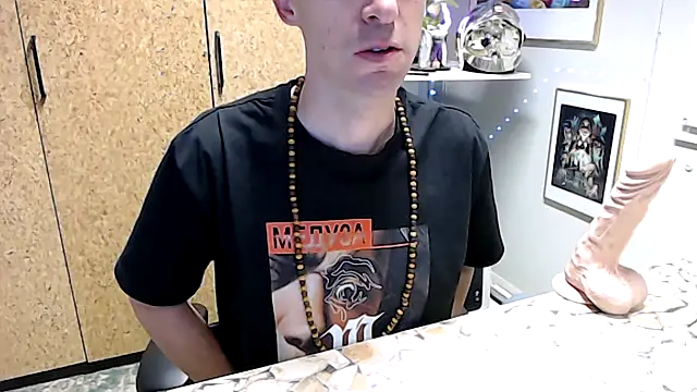 Snapshot of sakiramissy chatting on 10.08.25 sakiramissy online show from 10.08.25