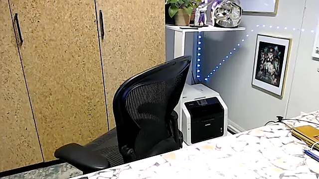 Snapshot of sakiramissy chatting on 10.14.25 sakiramissy online show from 10.14.25