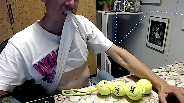 Snapshot of sakiramissy chatting on 10.15.25 sakiramissy online show from 10.15.25