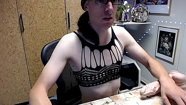 Snapshot of sakiramissy chatting on 10.22.25 sakiramissy online show from 10.22.25