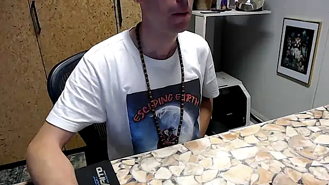 Snapshot of sakiramissy chatting on 10.23.25 sakiramissy online show from 10.23.25