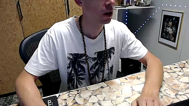 Snapshot of sakiramissy chatting on 10.24.25 sakiramissy online show from 10.24.25