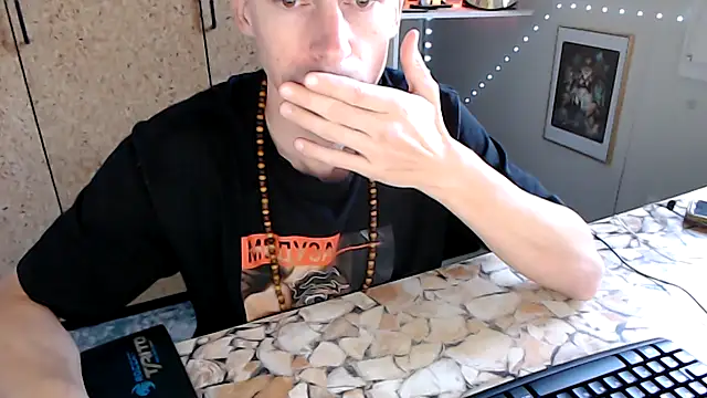 Snapshot of sakiramissy chatting on 11.04.25 sakiramissy online show from 11.04.25