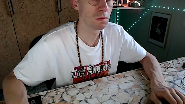 Snapshot of sakiramissy chatting on 11.18.25 sakiramissy online show from 11.18.25