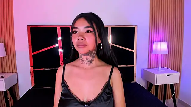 Snapshot of Celeeste18 chatting on 11.04.25 Celeeste18 online show from 11.04.25