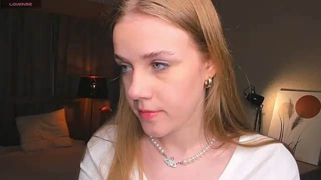 OdellaFrake online show from 09.12.25