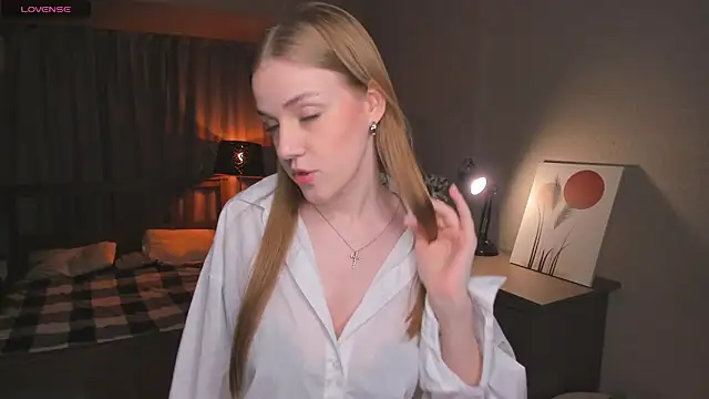 OdellaFrake online show from 10.18.25