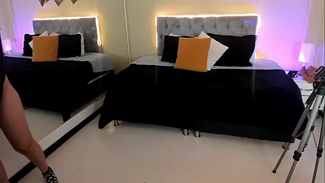 Catti Brie online show from 11.26.25