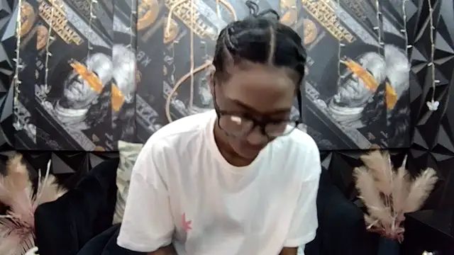 Snapshot of Lilmisbaddyxxx chatting on 10.06.25 Lilmisbaddyxxx online show from 10.06.25