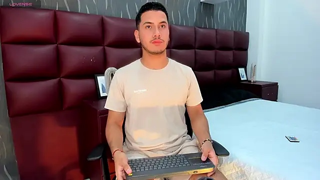 Axel grey  online show from 09.12.25