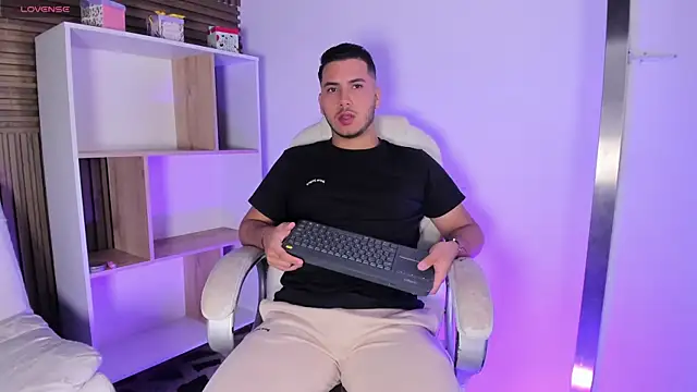 Axel grey  online show from 10.18.25