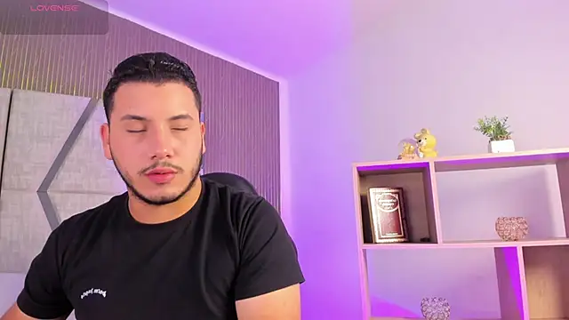 Snapshot of Axel_grey_ chatting on 03.10.26 Axel grey online show from 03.10.26