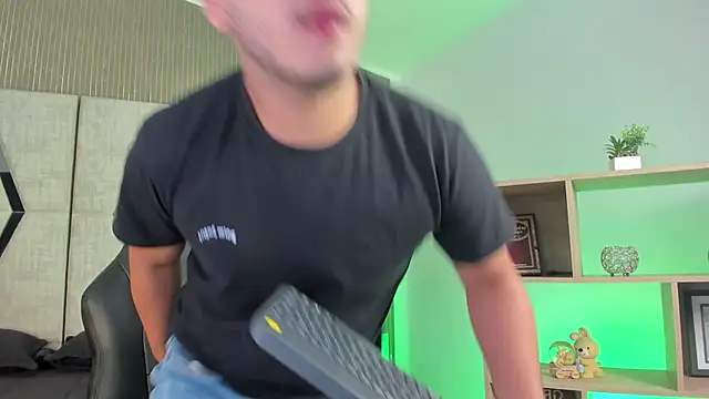 Snapshot of Axel_grey_ chatting on 03.15.26 Axel grey online show from 03.15.26