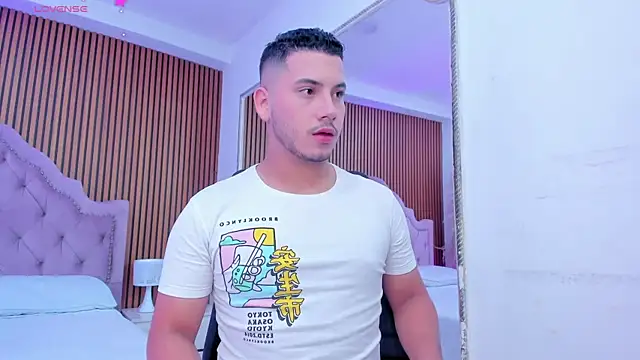 Snapshot of Axel_grey_ chatting on 03.28.26 Axel grey online show from 03.28.26