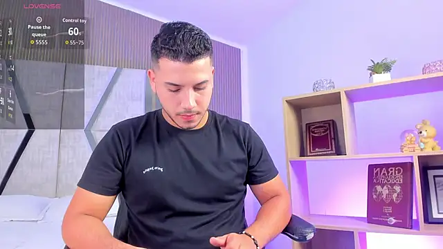 Snapshot of Axel_grey_ chatting on 03.29.26 Axel grey online show from 03.29.26