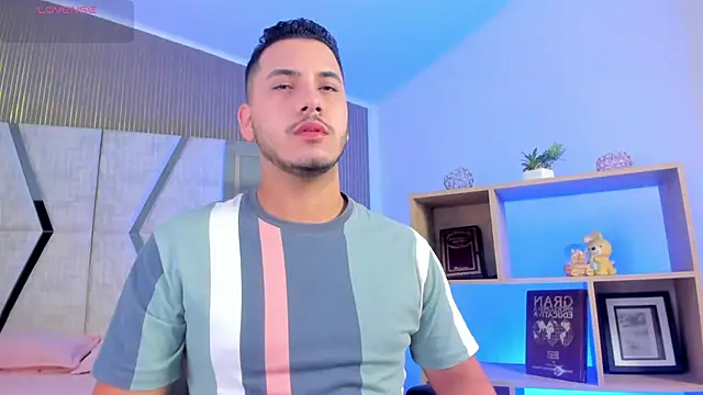 Snapshot of Axel_grey_ chatting on 04.01.26 Axel grey online show from 04.01.26