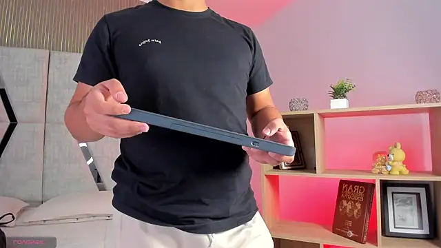 Snapshot of Axel_grey_ chatting on 04.04.26 Axel grey online show from 04.04.26